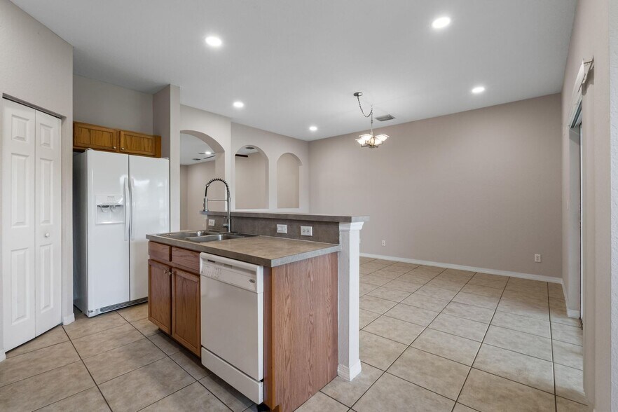 Building Photo - 3051 Grandiflora Dr