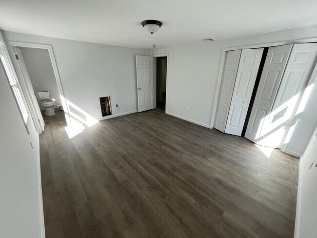 Building Photo - 13 Jason Ct