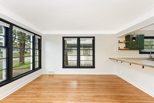 Building Photo - 5026 43rd Ave S