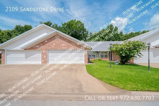 Building Photo - 2109 Sandstone Dr