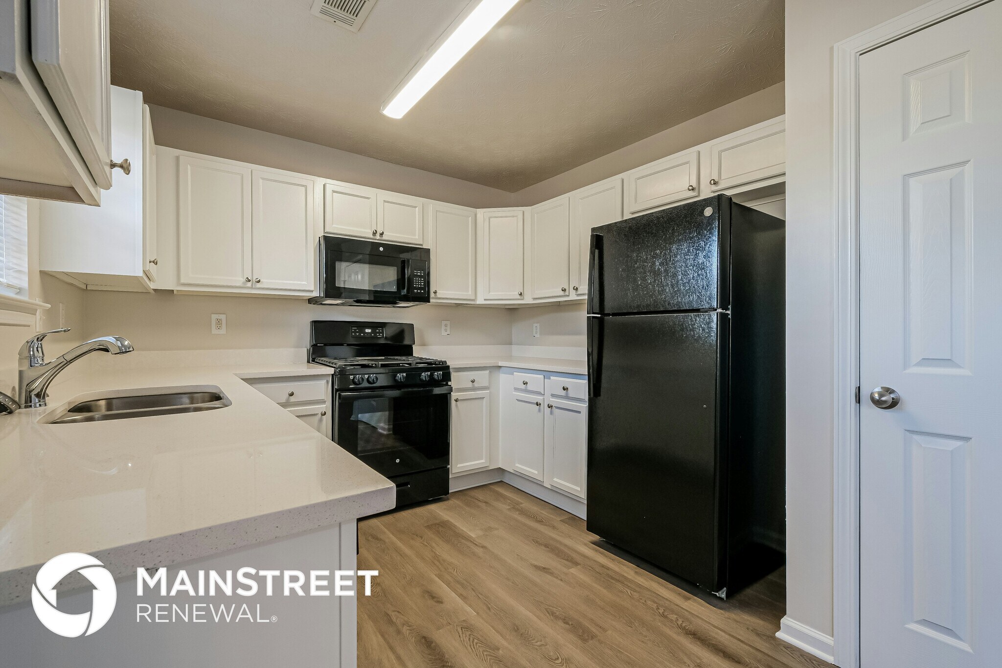 Building Photo - 2000 Redwood Trace