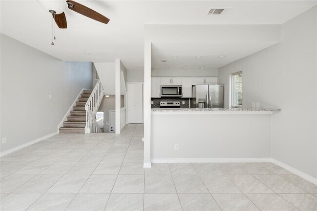 Building Photo - 801 Grassy Knoll