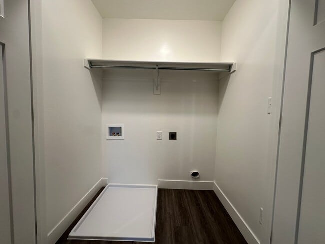 Building Photo - New Never Lived in Springville Townhome Fo...
