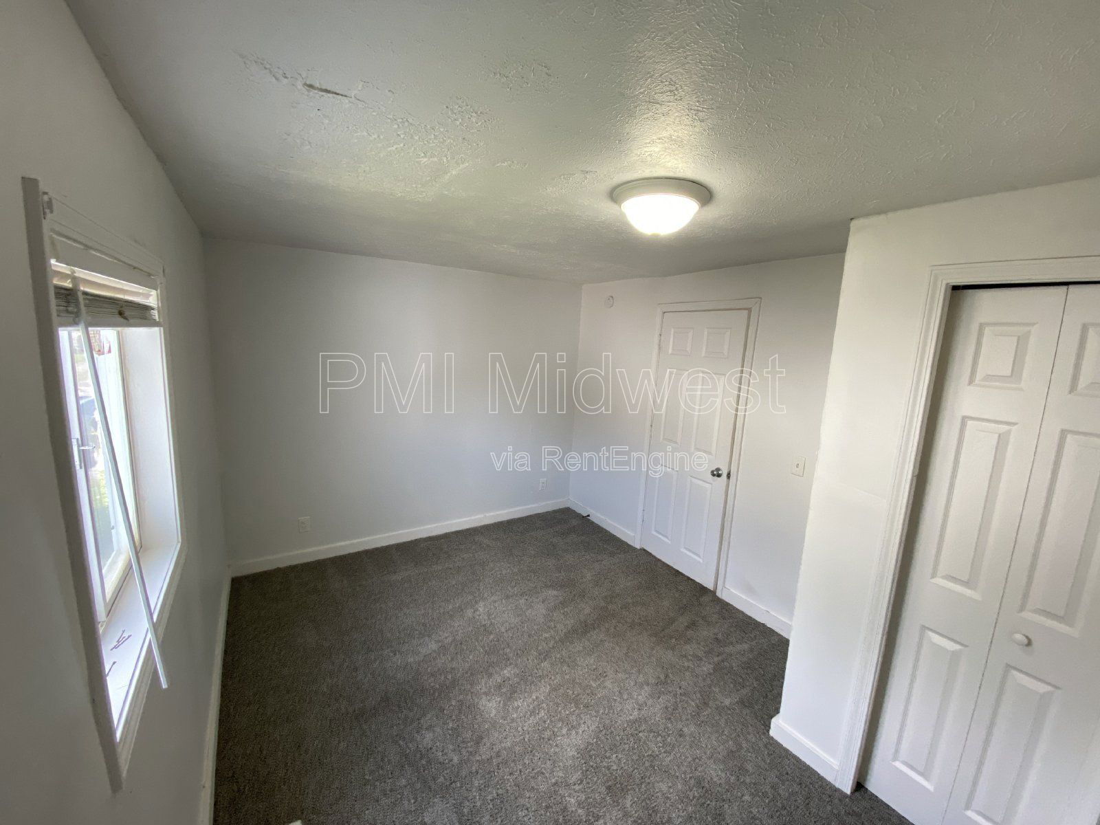 Building Photo - 815 S Calumet St