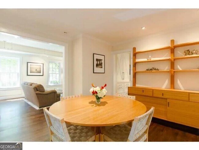 Building Photo - 1916 Greystone Rd NW