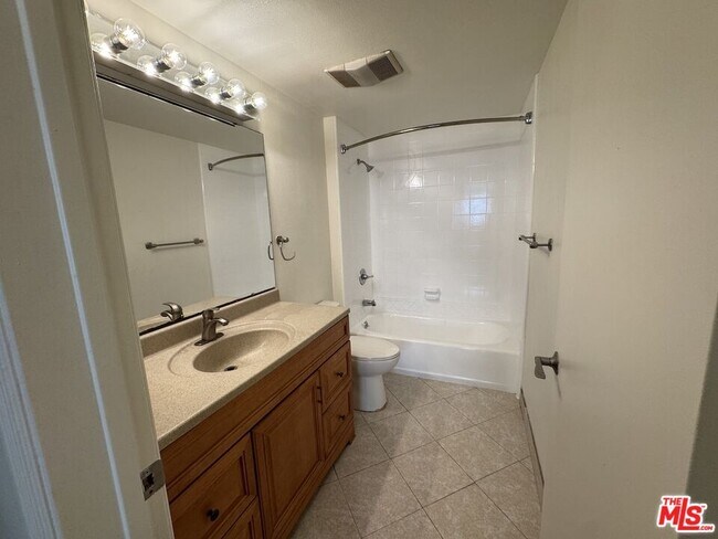 Building Photo - 6700 Hillpark Dr