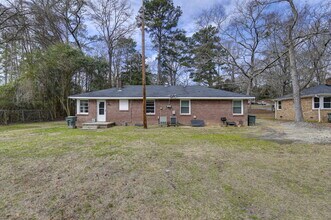 Building Photo - Cozy 2 Bedroom Home with Large Yard | Move-In Ready