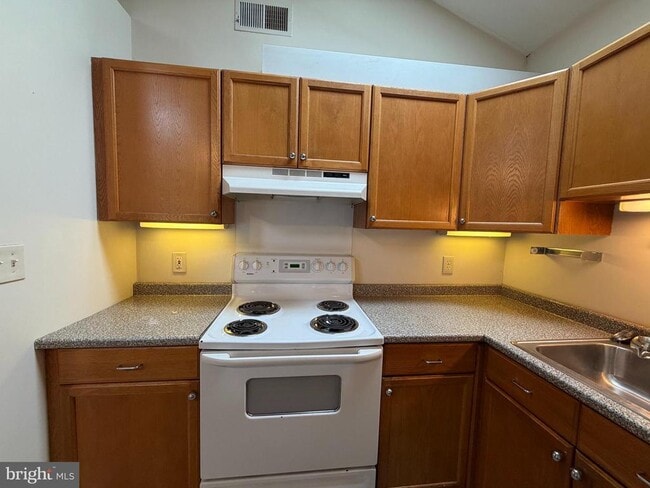 Building Photo - 1015 N Providence Rd