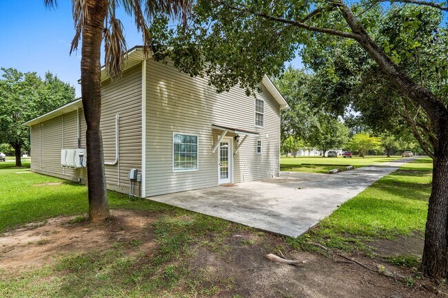 Building Photo - Charming Conway Loft Home – Quiet Country Living!