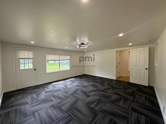 Building Photo - 2627 W 60th Dr