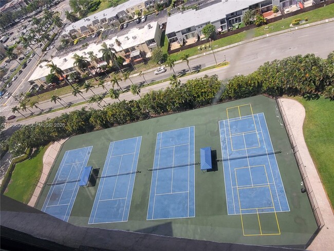 Building Photo - 2500 Parkview Dr