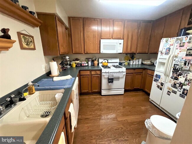 Building Photo - 100 Watkins Pond Blvd