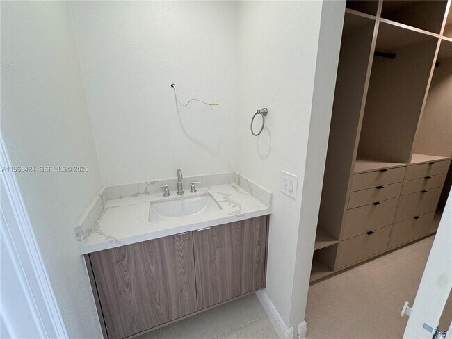 Building Photo - 1900 W 54th St