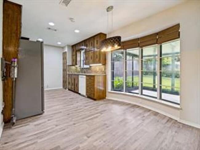Building Photo - 1620 Post Oak Dr