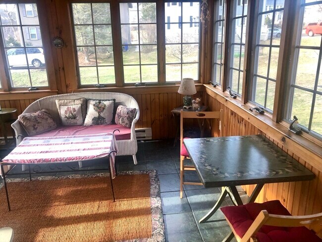 Building Photo - 4 Lois Ln