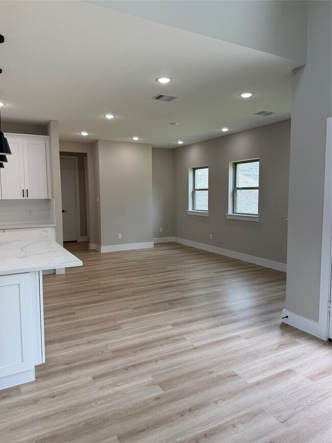 Building Photo - 2619 Piemonte Ave