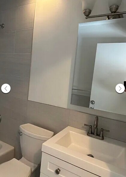 Building Photo - 3825 N Pine Grove Ave