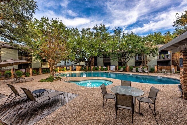 Building Photo - 7122 Wood Hollow Dr