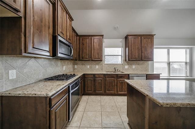 Building Photo - 2100 Benjamin Creek Dr
