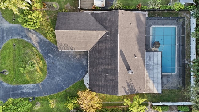 Building Photo - 208 Erie Dr