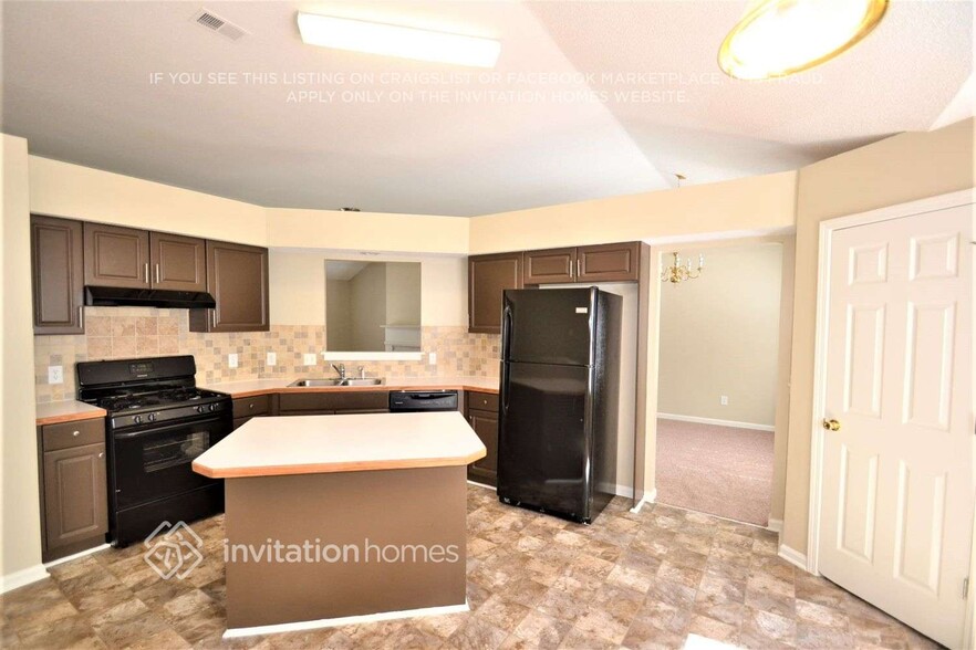 Building Photo - 3977 Lindley Dr