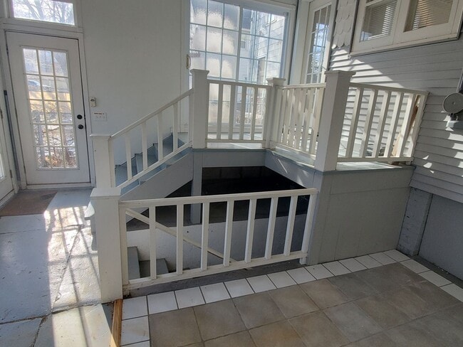 Building Photo - Historic eastside townhome