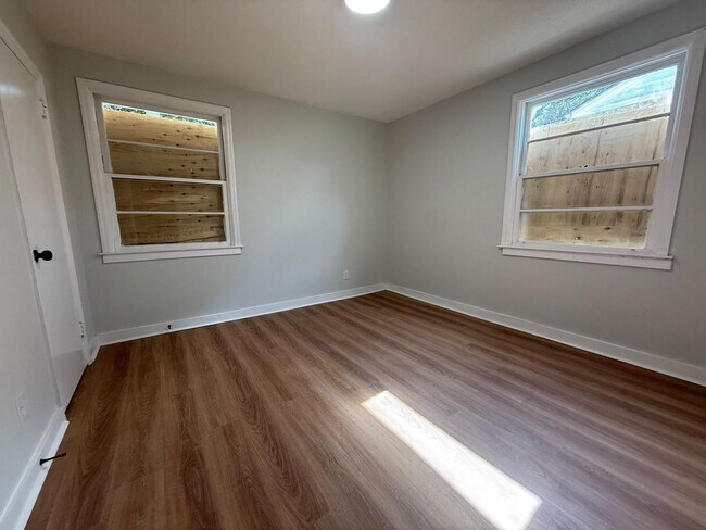 Building Photo - 2634 Highland Ave