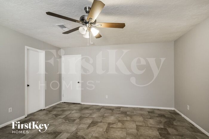 Building Photo - 3202 Holly Green Dr