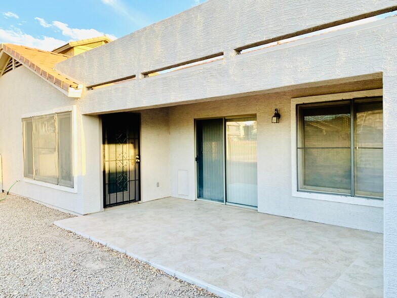 Building Photo - 21150 E Via del Oro