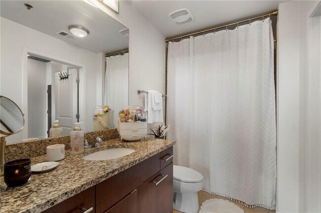 Building Photo - 3324 Peachtree Rd NE