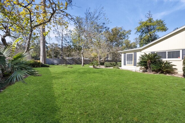 Building Photo - 25 Little John Ln