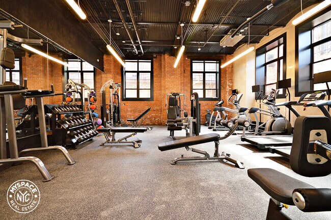 Building Photo - 21 Monitor St