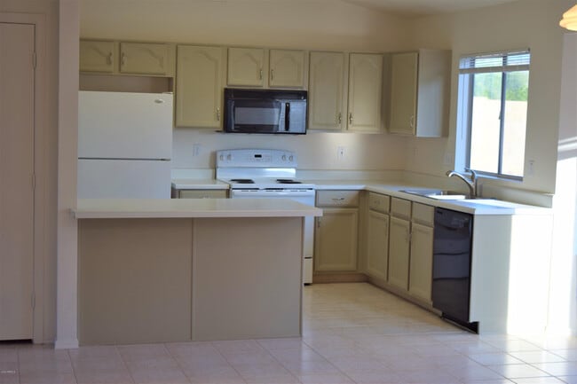 Building Photo - 13323 E Butler St