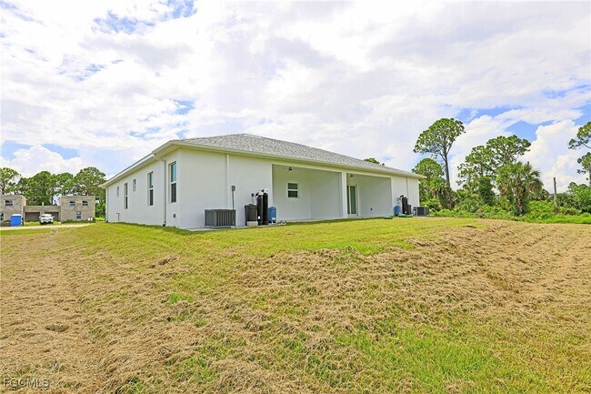 Building Photo - 929 Eisenhower Blvd