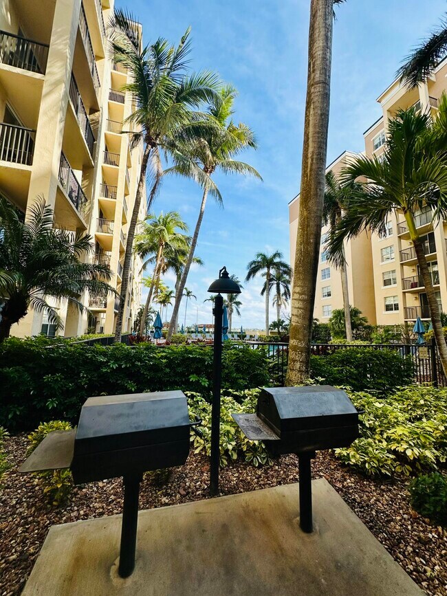 Building Photo - 1801 N Flagler Dr
