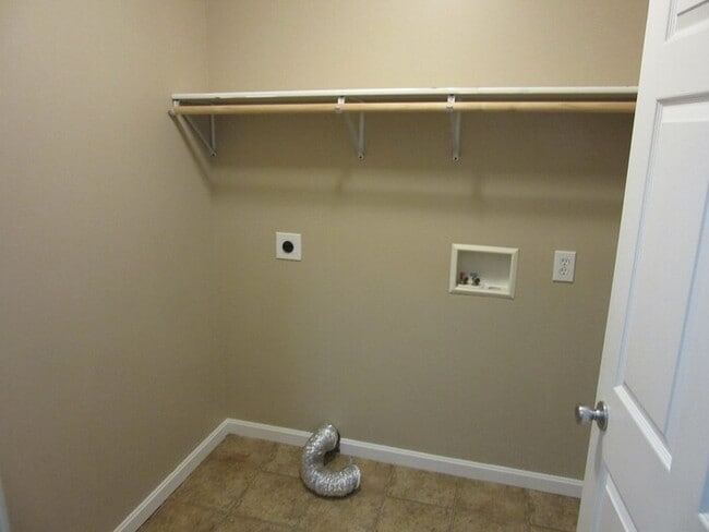 Building Photo - 50% Off The Security Deposit for Qualified Applicants On This Large 5 Bedroom, 2 Bathroom Eastsid...