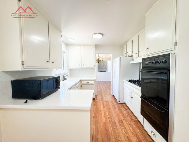 Building Photo - 1535 Albatross Dr