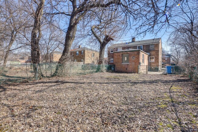 Building Photo - 9830 S Yates Ave