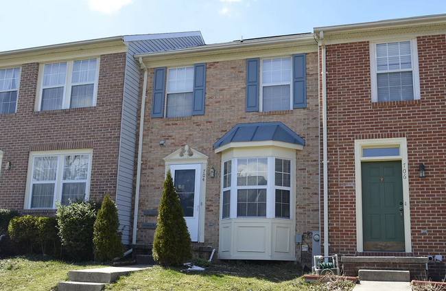 Primary Photo - 3 bedroom, 2.5 bathroom townhouse in the q...