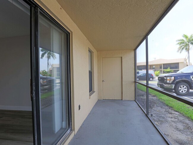 Building Photo - 5321 Summerlin Rd