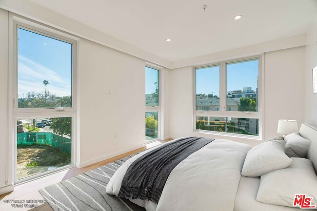 Building Photo - 1414 S Beverly Dr