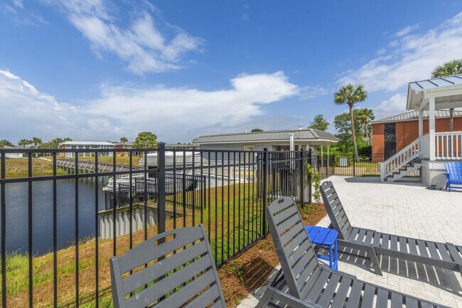 Building Photo - 4000 Gulf Terrace Dr