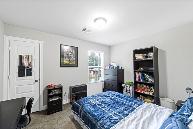 Building Photo - 4617 White Rock St