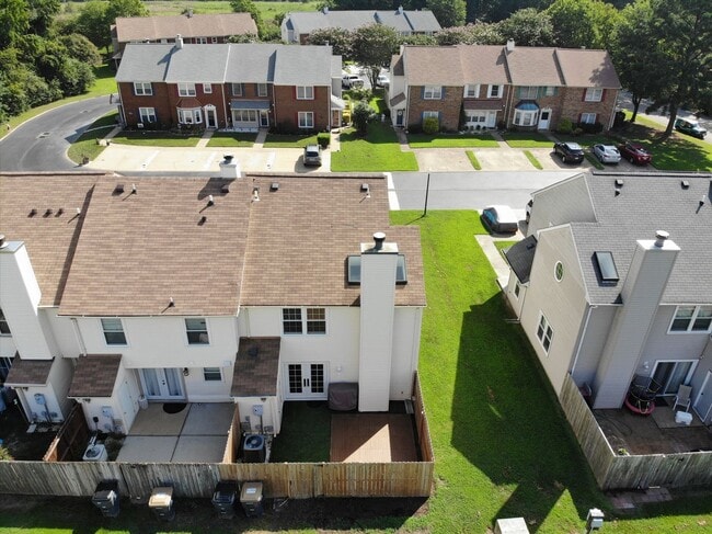 Building Photo - Yorktown Living