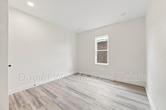 Building Photo - 944 W Lycoming St