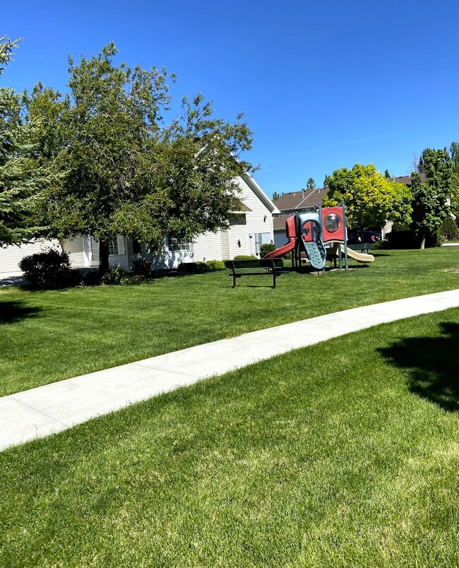 Building Photo - 879 Capital Ave