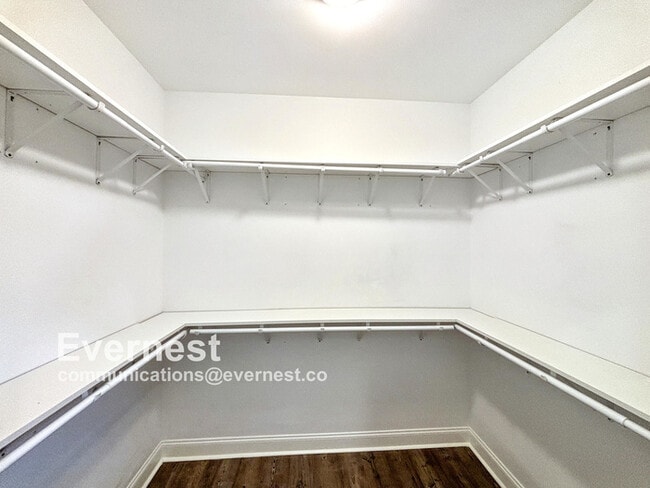 Building Photo - 3-Bedroom, 2-Bathroom Home in a Convenient...