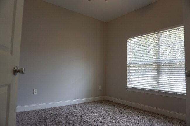 Building Photo - 108 Creve Core Dr