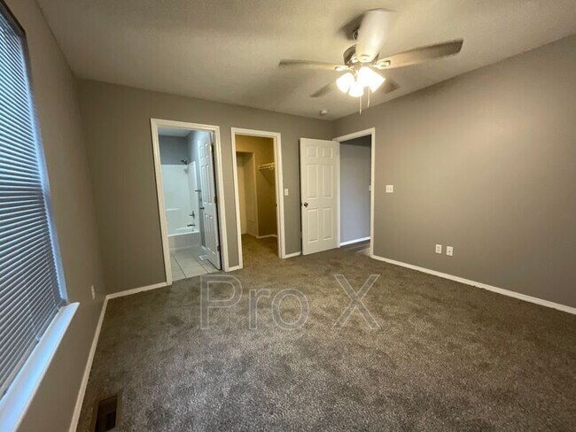 Building Photo - 211 S Hall St