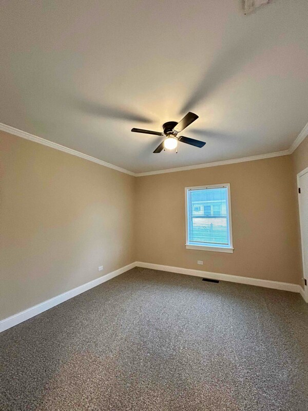 Building Photo - 1404 Fieldcrest Rd